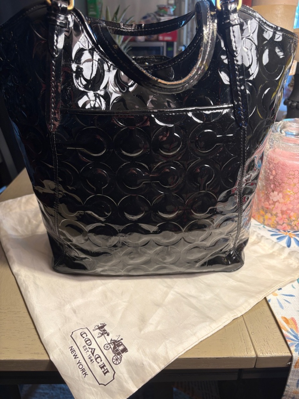 Coach Glossy Patent Shoulder Bag in Black with Gold Accent Excellent condition - Picture 2 of 8